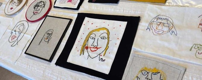 Broderade självporträtt