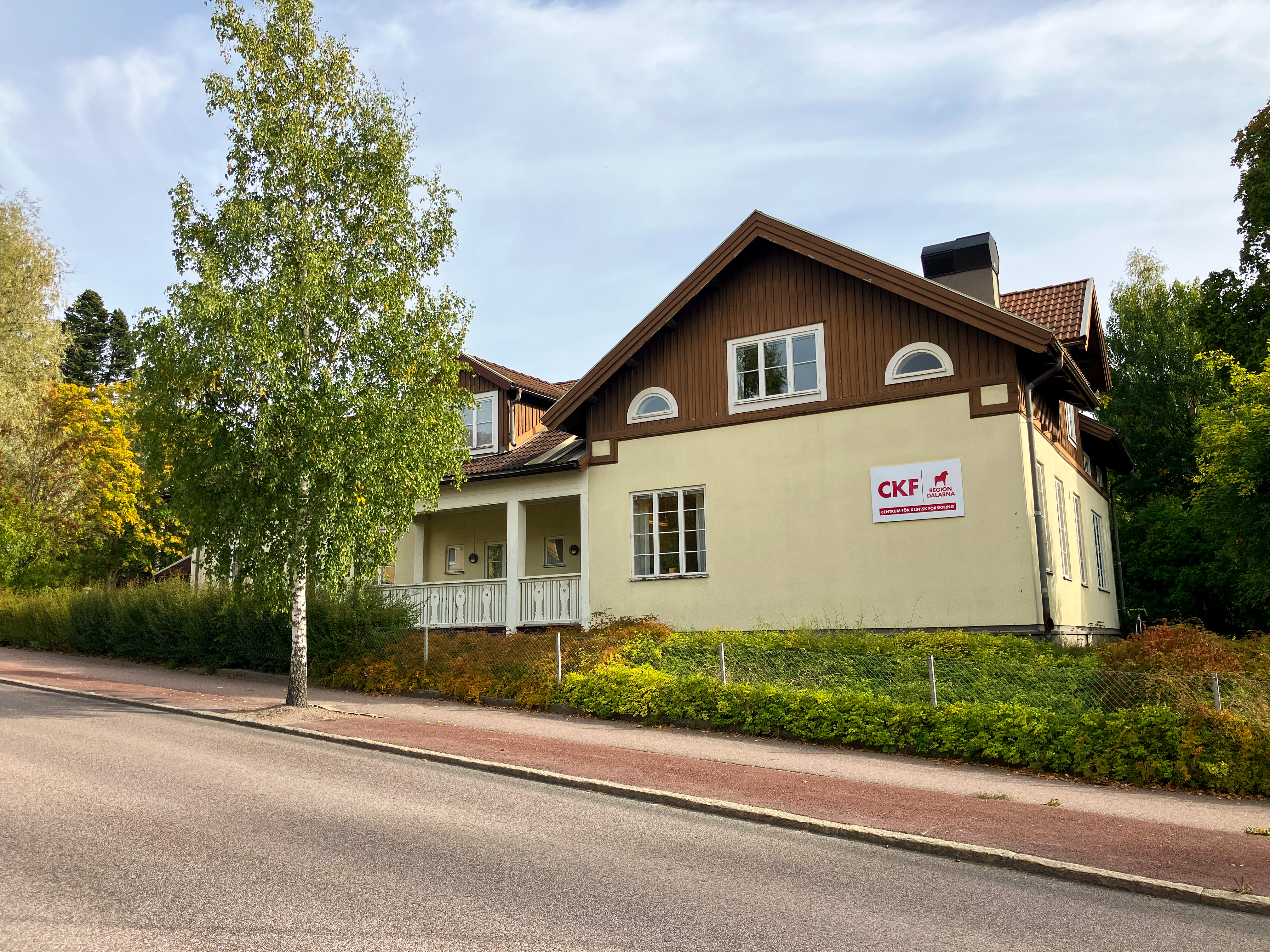 Fotografi av CKFs hus i Falun.
