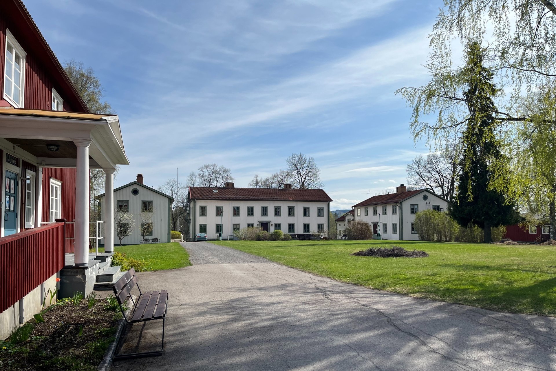 Några av skolans byggnader