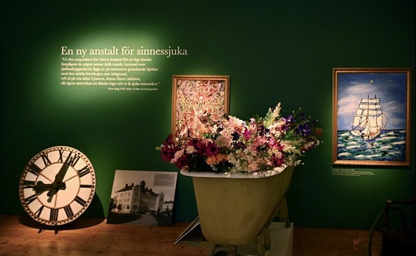 Bild från utställningen Långbad och snittblommor.