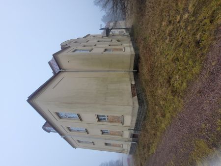 Byggnad p&aring; S&auml;ters sjukhusomr&aring;de.