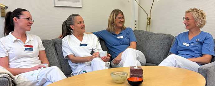 Vårdpersonal i samtal. Foto. 